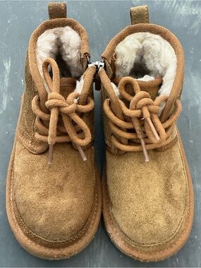 Pre-Owned Classic Neumel Zip UGG Kids Chestnut Brown Boots